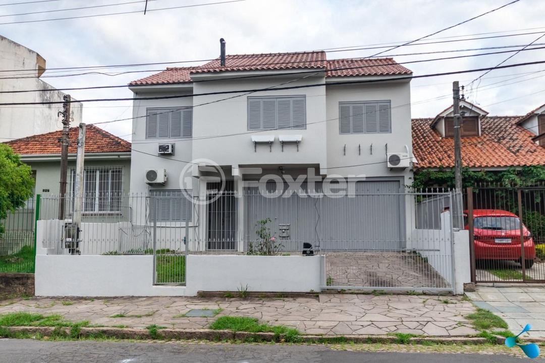 Casa à venda com 6 quartos, 130m² - Foto 2
