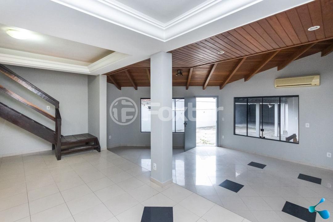 Casa à venda com 6 quartos, 130m² - Foto 5