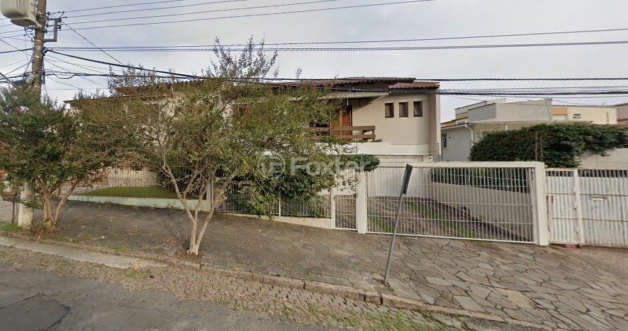 Casa à venda com 3 quartos, 308m² - Foto 1