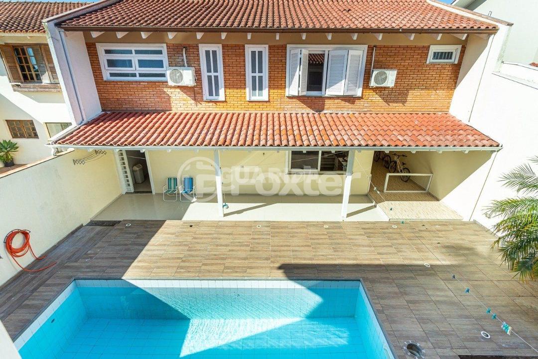 Casa de Condomínio à venda com 4 quartos, 300m² - Foto 1