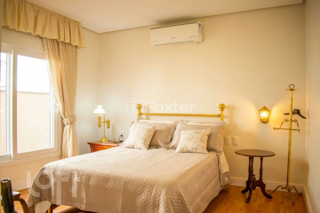 Casa de Condomínio à venda com 4 quartos, 243m² - Foto 4