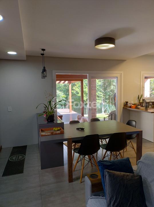 Casa de Condomínio à venda com 3 quartos, 228m² - Foto 4