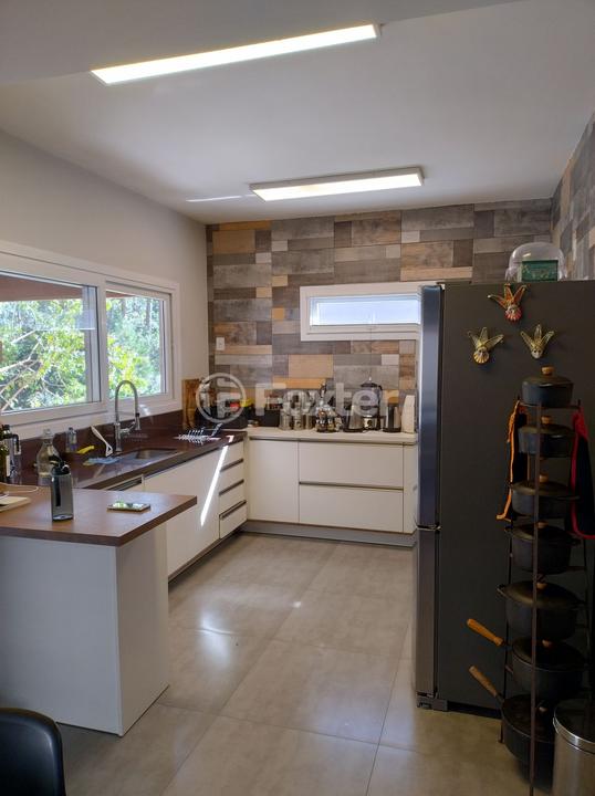 Casa de Condomínio à venda com 3 quartos, 228m² - Foto 1