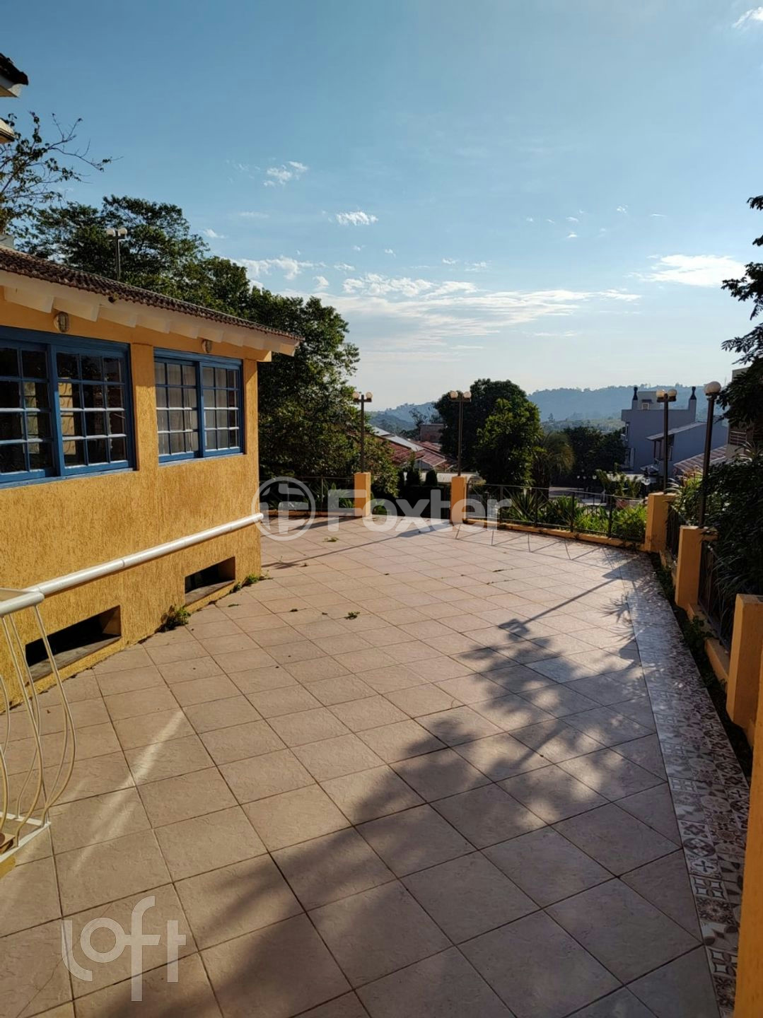 Casa de Condomínio à venda com 3 quartos, 240m² - Foto 2