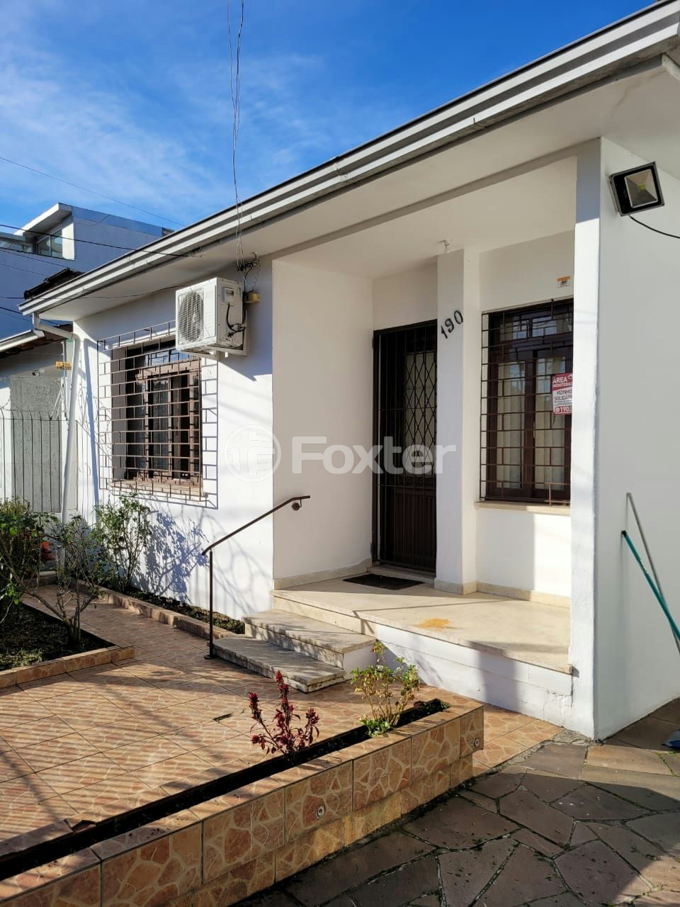 Casa à venda com 6 quartos, 244m² - Foto 1