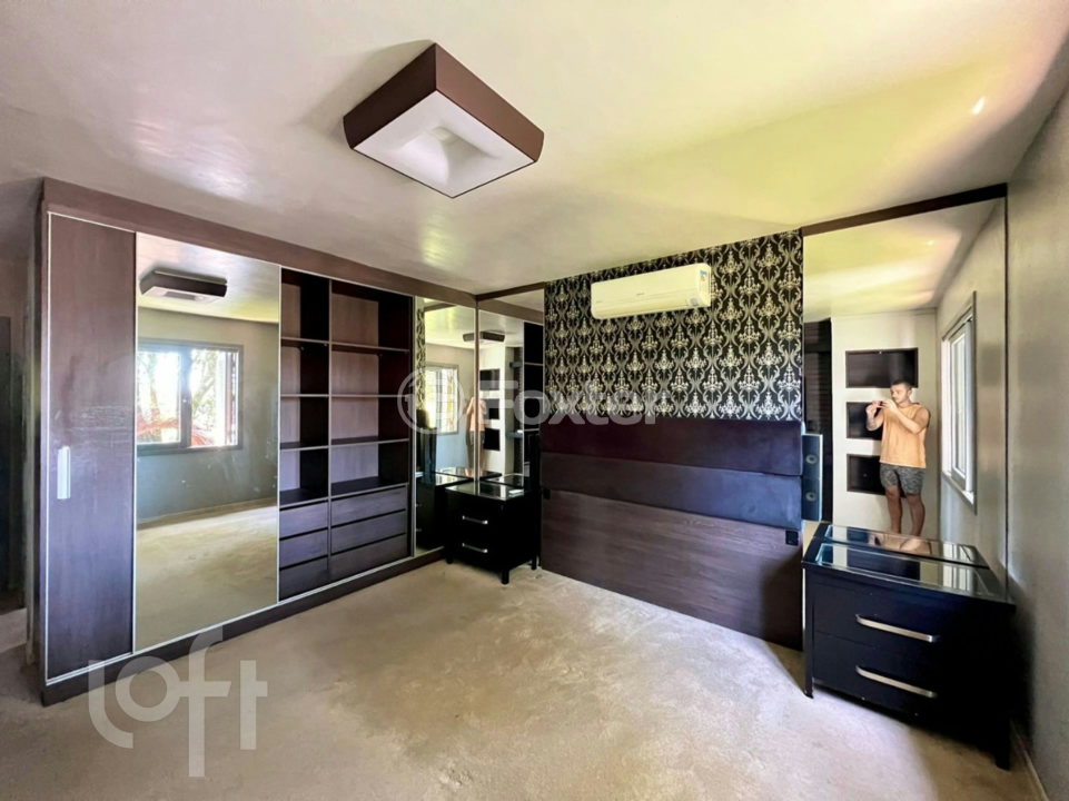 Casa à venda com 3 quartos, 196m² - Foto 1