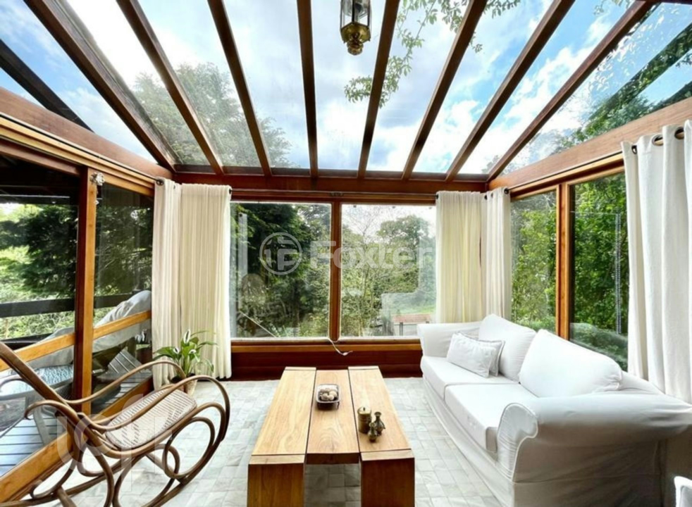 Casa à venda com 4 quartos, 360m² - Foto 1