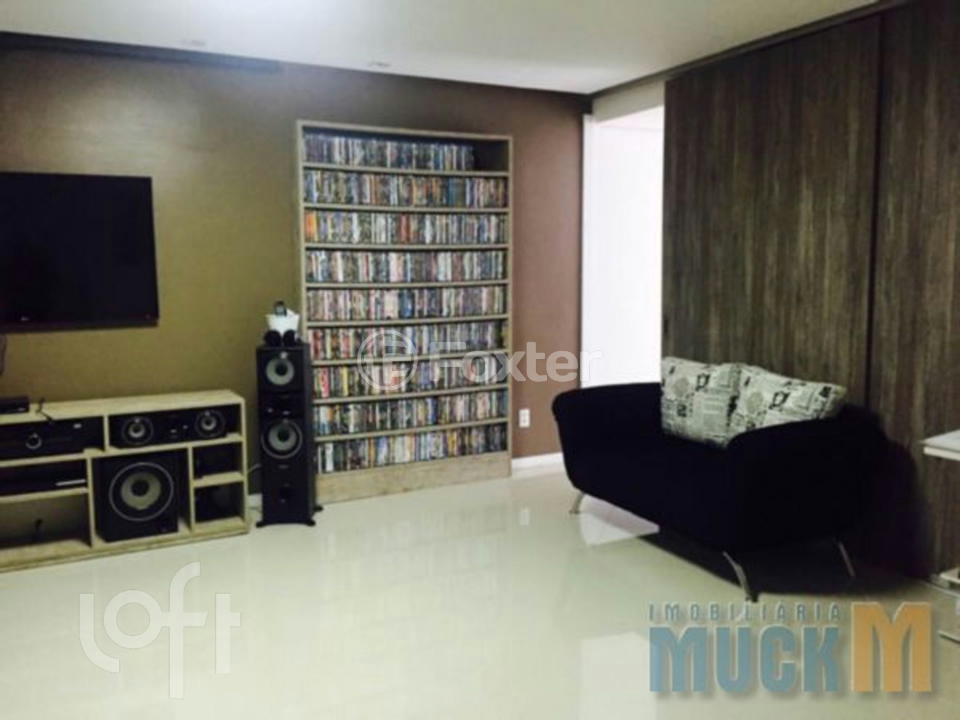 Casa à venda com 3 quartos, 200m² - Foto 1
