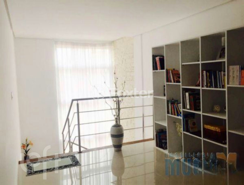 Casa à venda com 3 quartos, 200m² - Foto 2