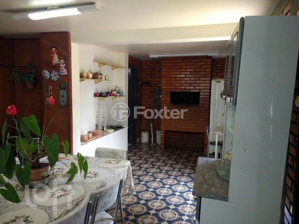 Casa à venda com 4 quartos, 220m² - Foto 4