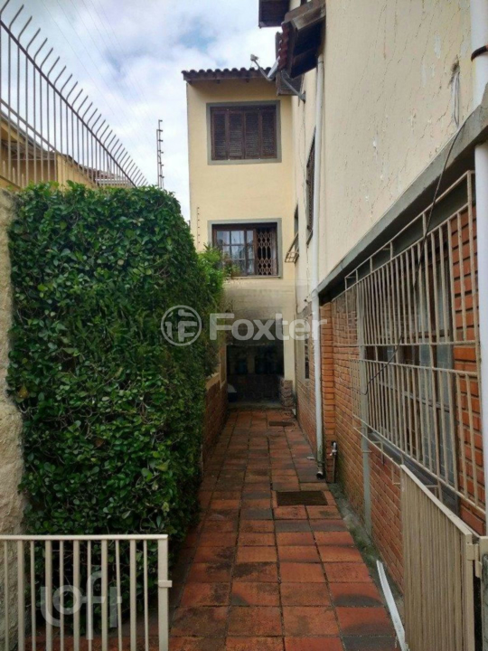 Casa à venda com 4 quartos, 220m² - Foto 2