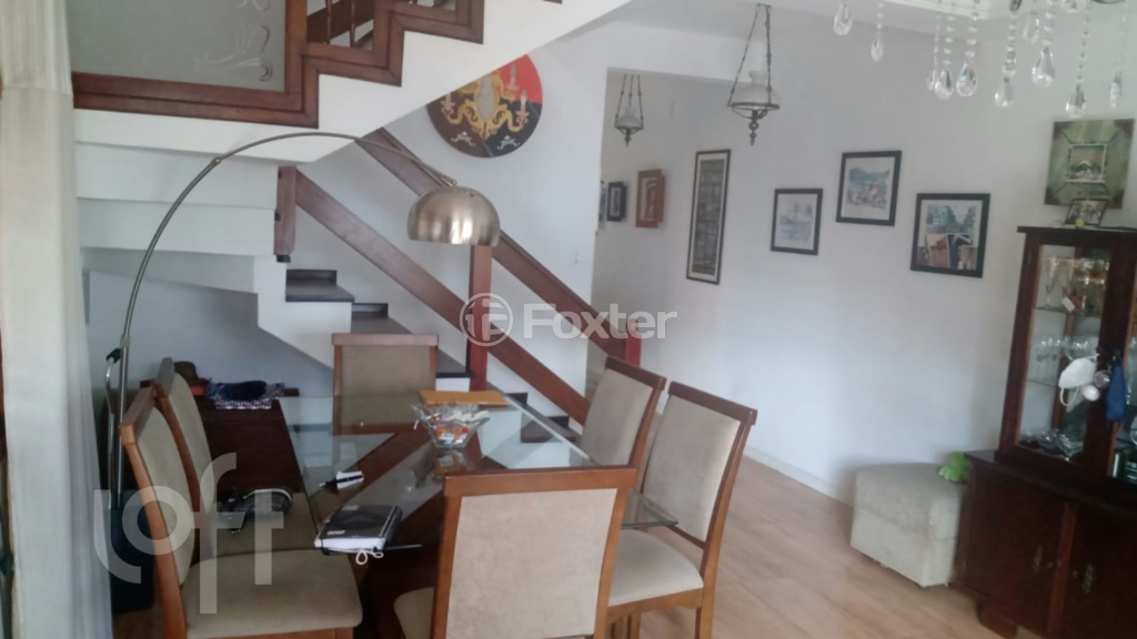 Casa à venda com 3 quartos, 191m² - Foto 1