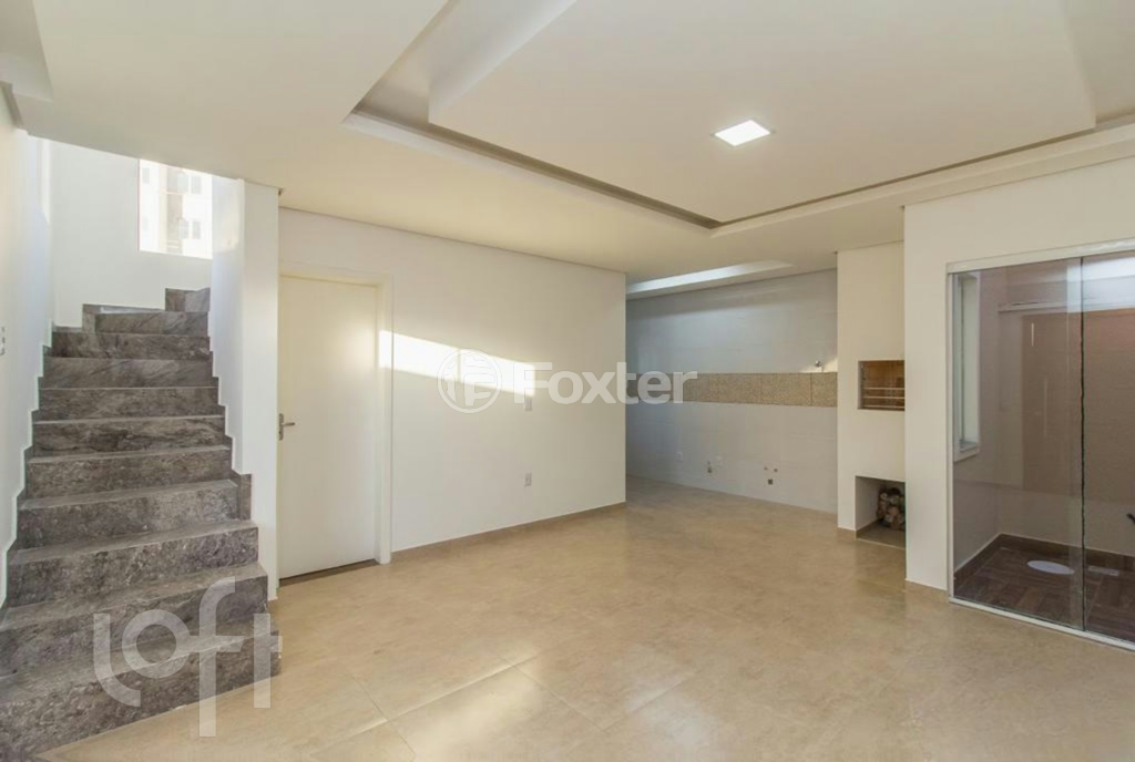 Casa à venda com 3 quartos, 112m² - Foto 1