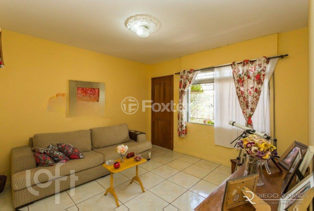 Casa à venda com 3 quartos, 119m² - Foto 1