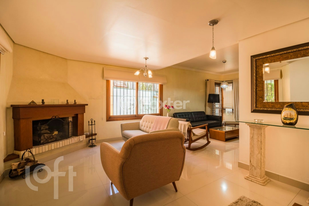 Casa à venda com 3 quartos, 215m² - Foto 1
