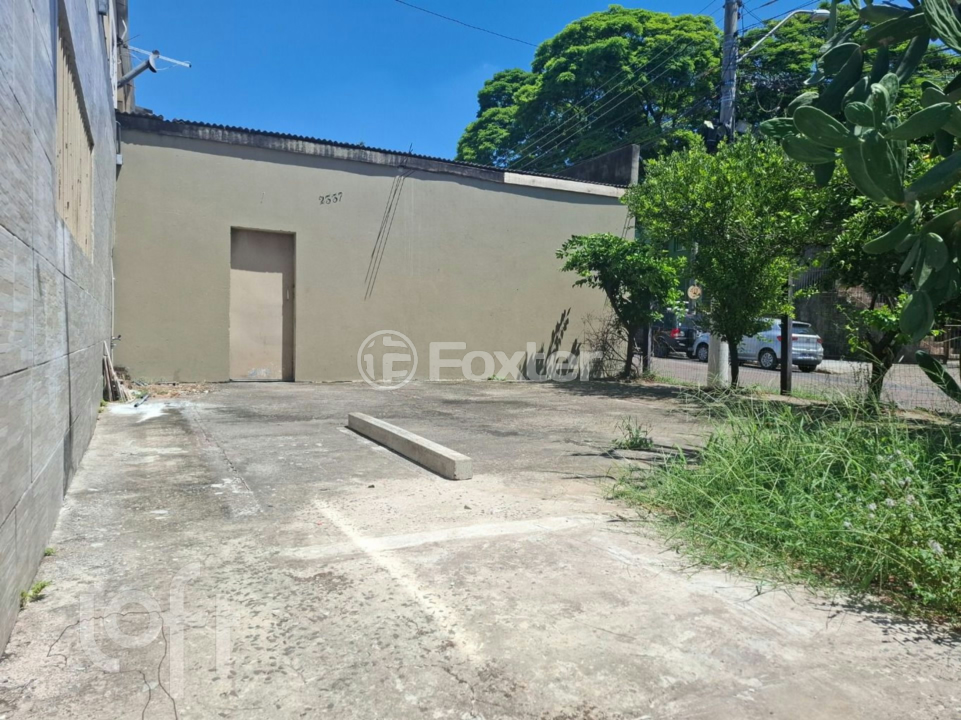 Casa à venda com 3 quartos, 292m² - Foto 2