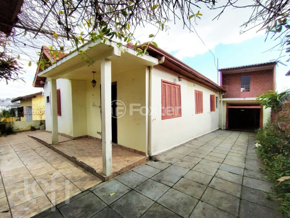 Casa à venda com 3 quartos, 197m² - Foto 2