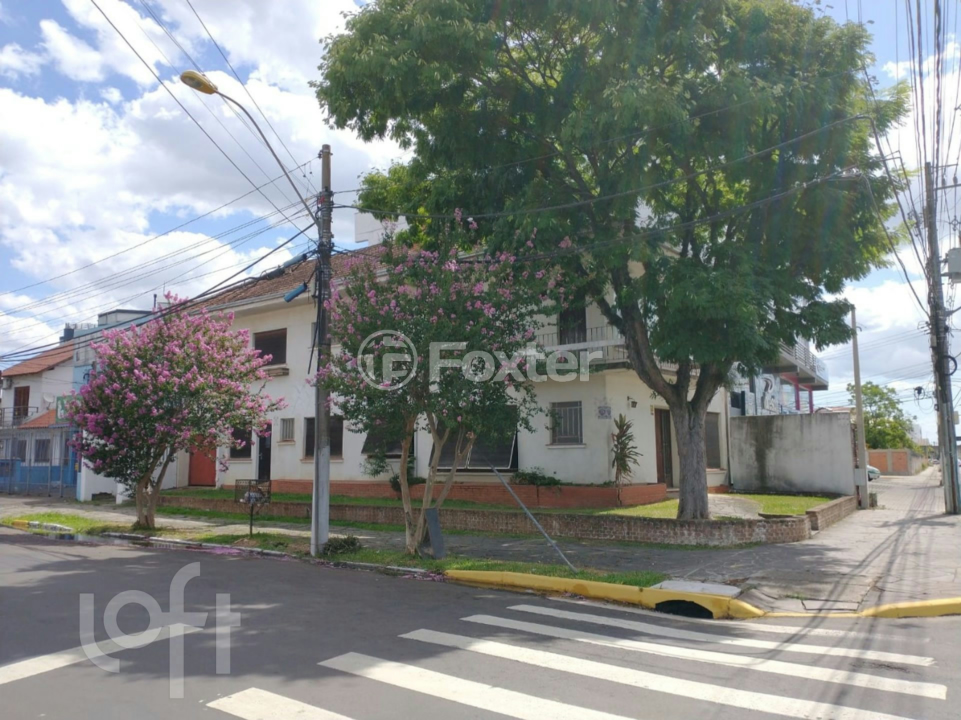 Casa à venda com 5 quartos, 242m² - Foto 4