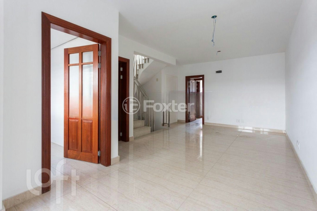 Casa de Condomínio à venda com 3 quartos, 241m² - Foto 2