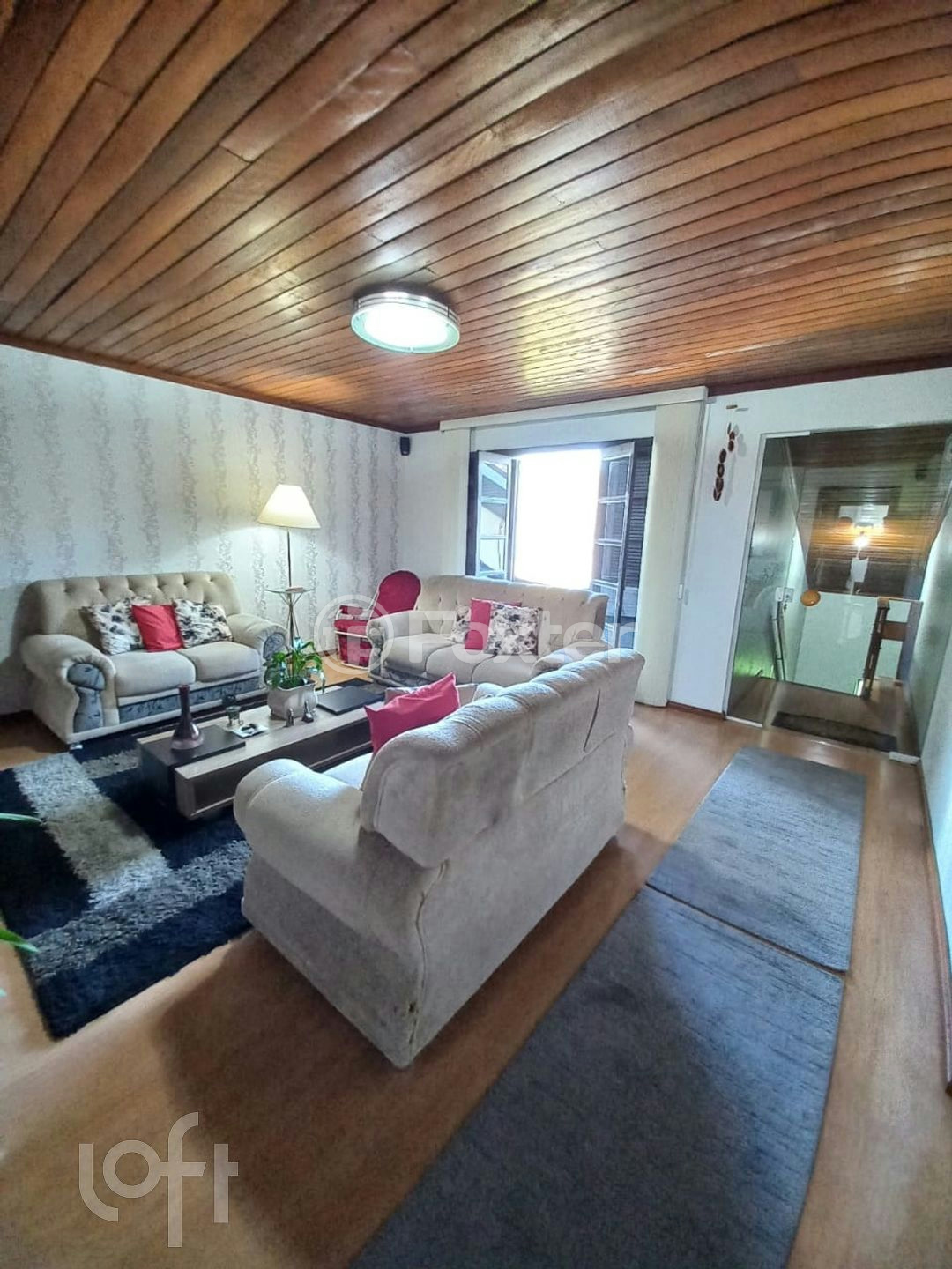 Casa à venda com 6 quartos, 248m² - Foto 1