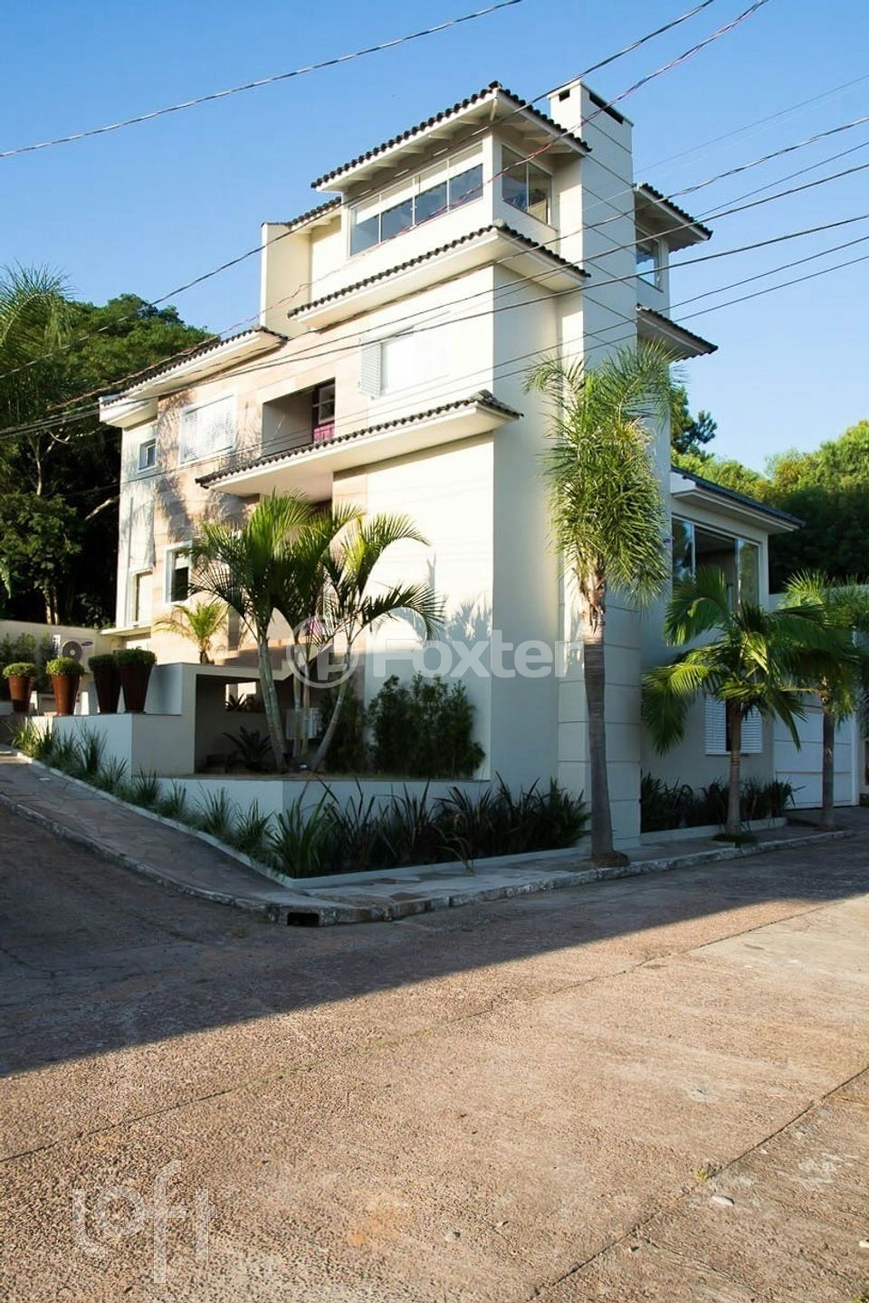 Casa de Condomínio à venda com 3 quartos, 240m² - Foto 1