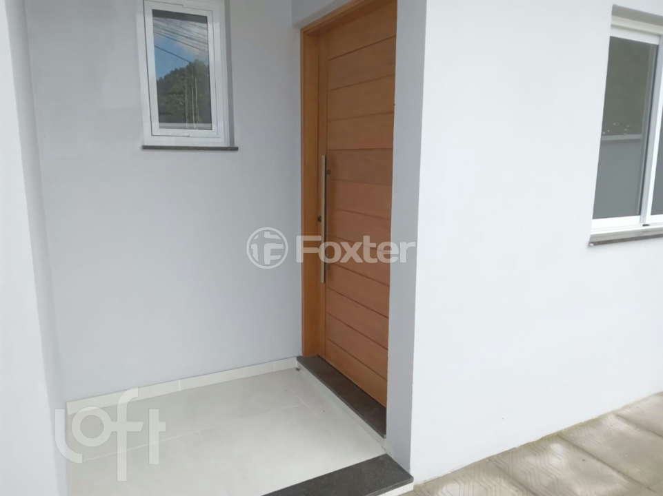 Casa à venda com 2 quartos, 71m² - Foto 1