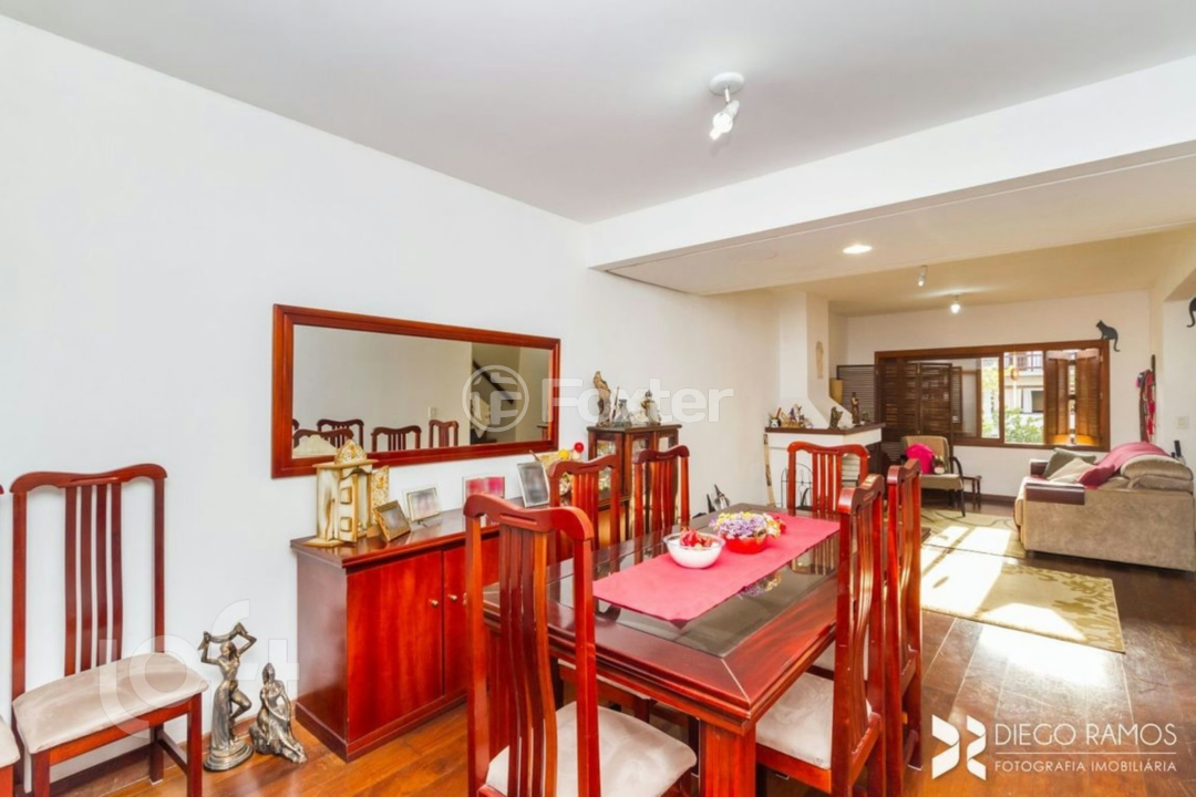 Casa de Condomínio à venda com 4 quartos, 195m² - Foto 2