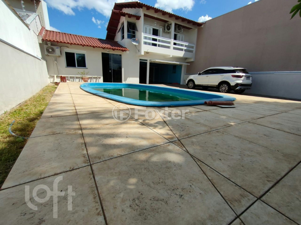 Casa à venda com 3 quartos, 200m² - Foto 1
