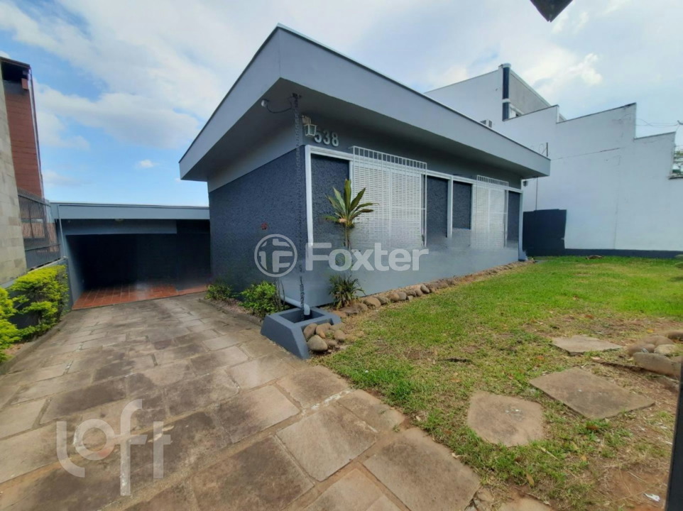 Casa à venda com 3 quartos, 217m² - Foto 1