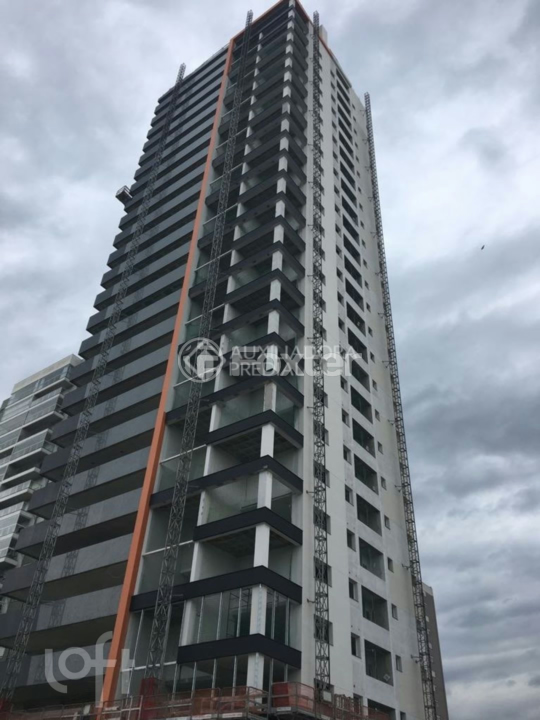 Apartamento à venda com 3 quartos, 196m² - Foto 1