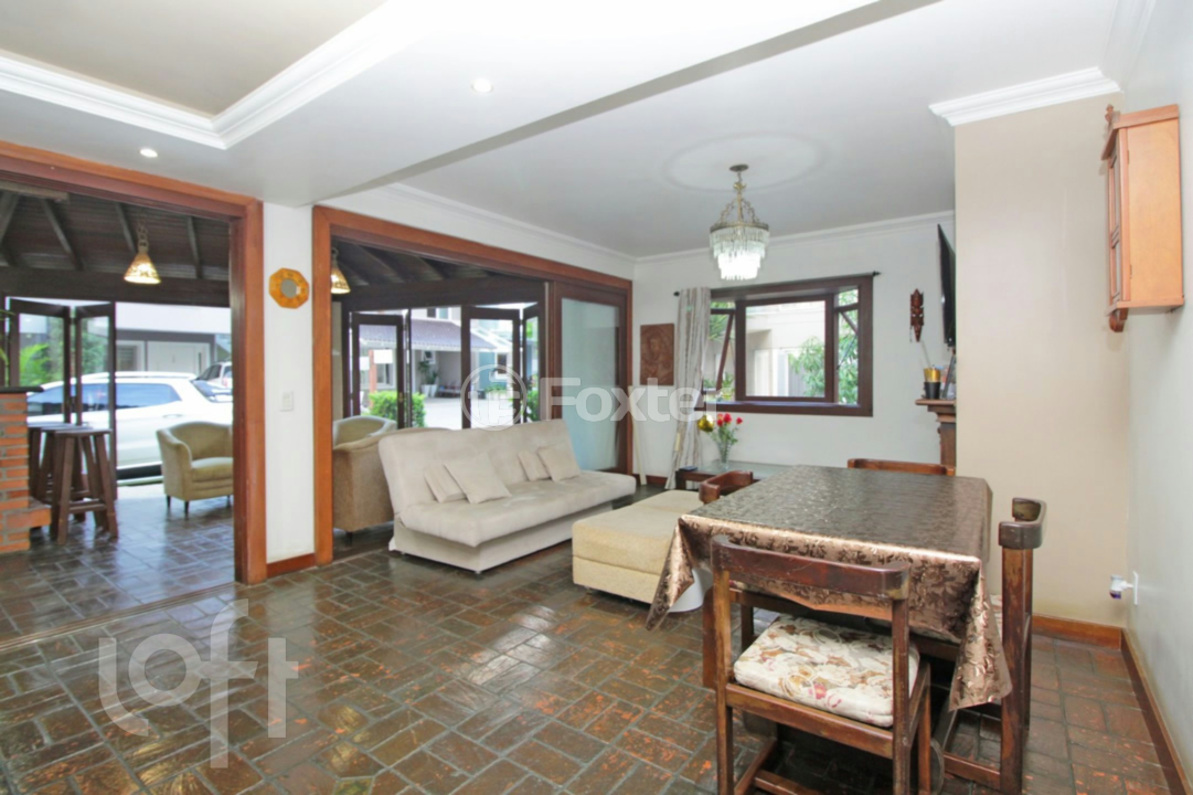 Casa à venda com 3 quartos, 172m² - Foto 1