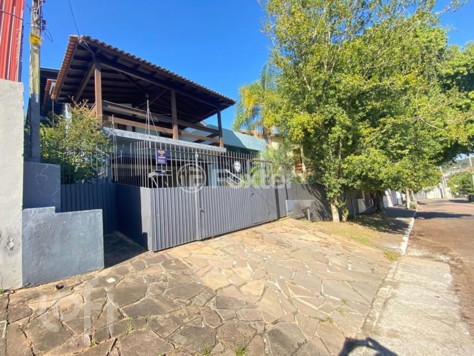 Casa à venda com 3 quartos, 333m² - Foto 1