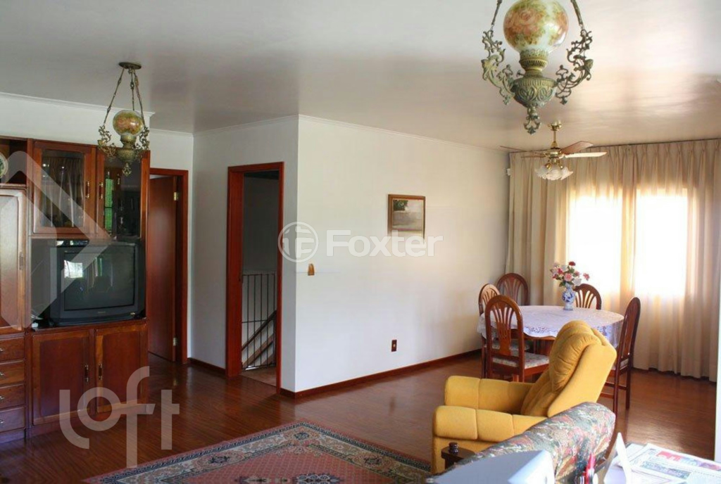 Casa à venda com 6 quartos, 220m² - Foto 3
