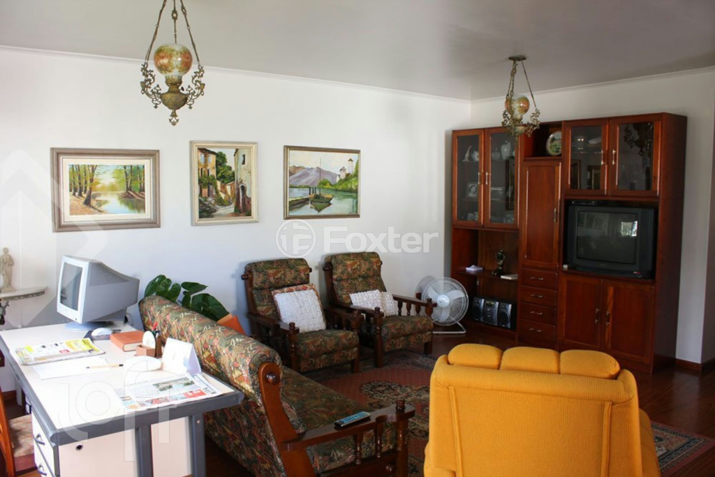 Casa à venda com 6 quartos, 220m² - Foto 4