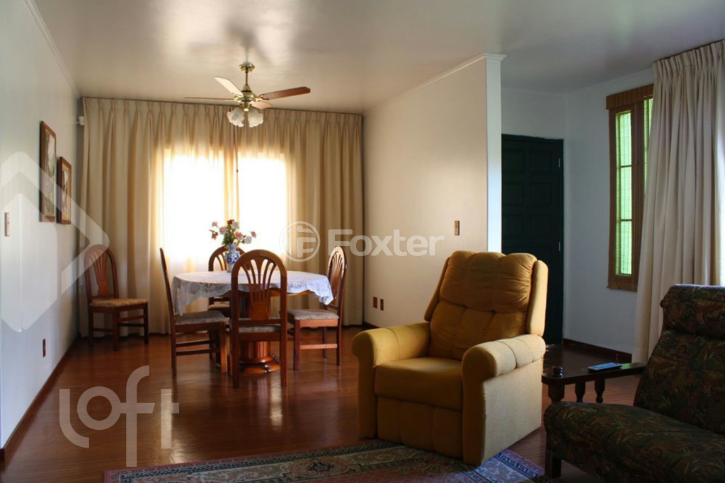 Casa à venda com 6 quartos, 220m² - Foto 1
