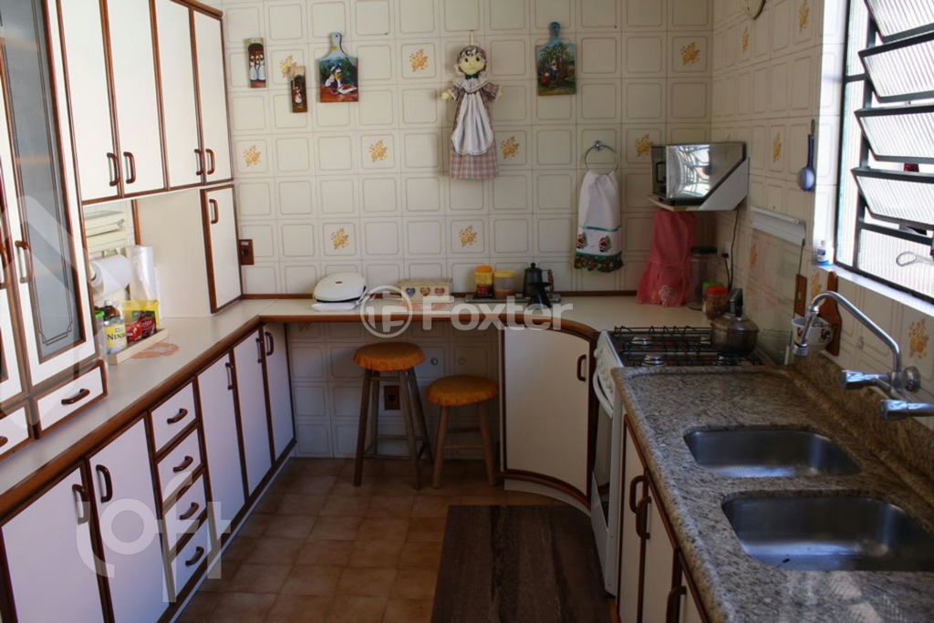 Casa à venda com 6 quartos, 220m² - Foto 12