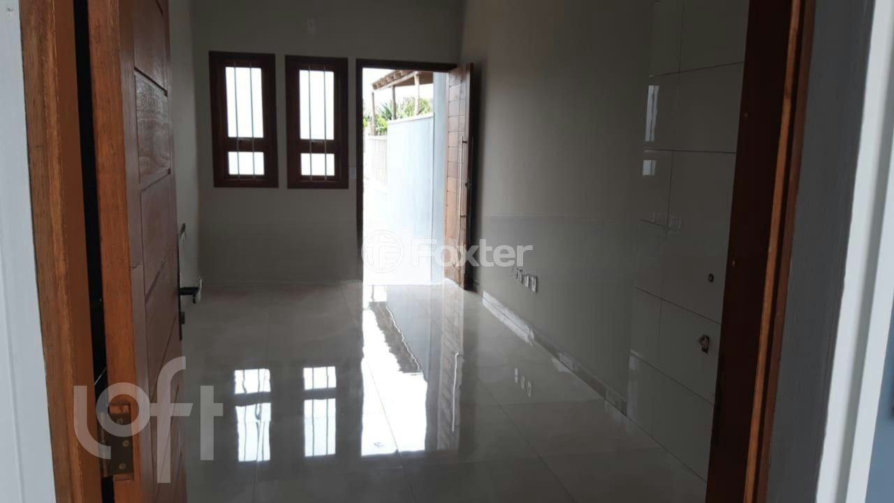 Casa à venda com 2 quartos, 54m² - Foto 2