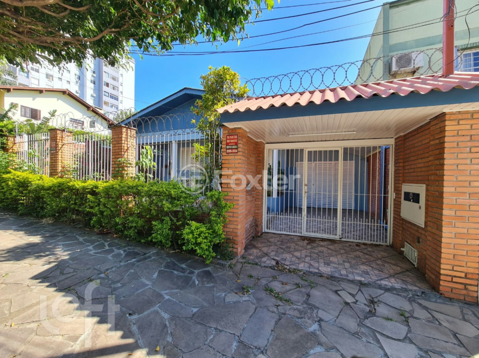 Casa à venda com 6 quartos, 254m² - Foto 1