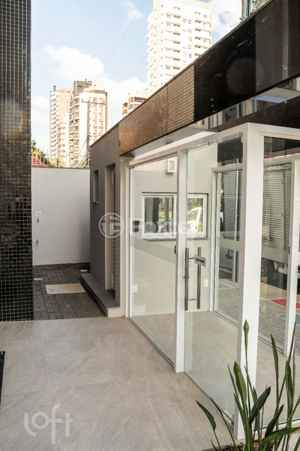 Apartamento à venda com 3 quartos, 150m² - Foto 2