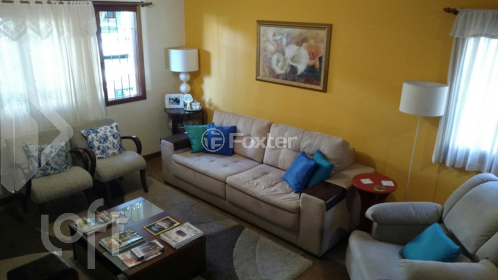 Casa de Condomínio à venda com 3 quartos, 240m² - Foto 1