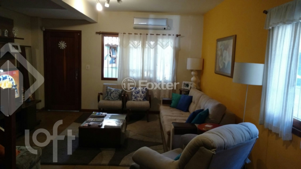 Casa de Condomínio à venda com 3 quartos, 240m² - Foto 2