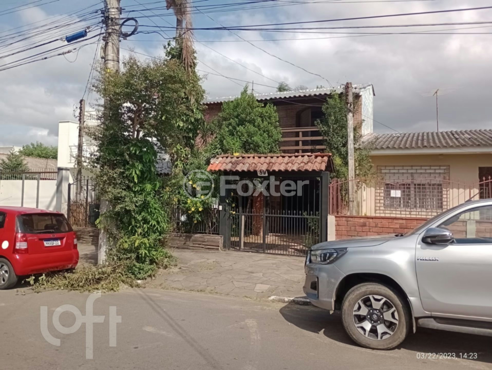 Casa à venda com 4 quartos, 233m² - Foto 1