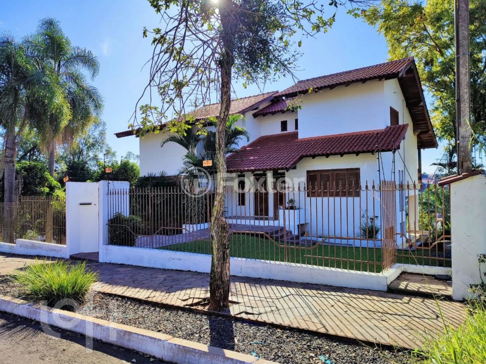 Casa à venda com 7 quartos, 412m² - Foto 1