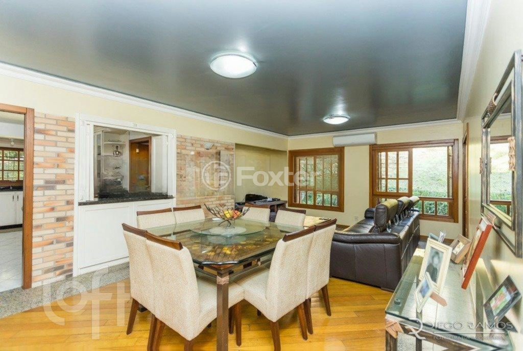 Casa de Condomínio à venda com 3 quartos, 360m² - Foto 1