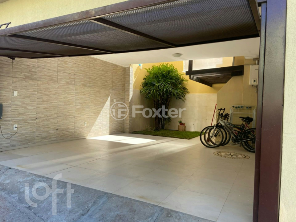 Casa de Condomínio à venda com 3 quartos, 221m² - Foto 2