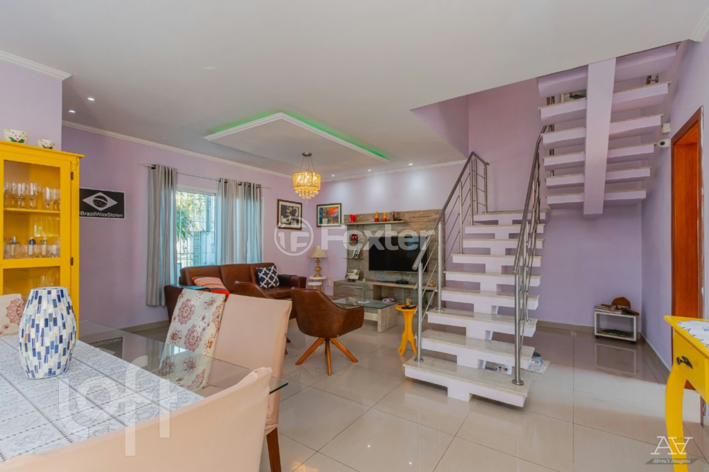 Casa à venda com 4 quartos, 240m² - Foto 1