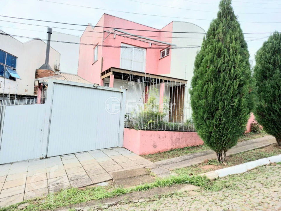 Casa à venda com 3 quartos, 133m² - Foto 1
