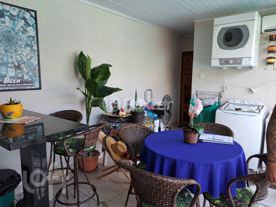 Casa à venda com 3 quartos, 100m² - Foto 4