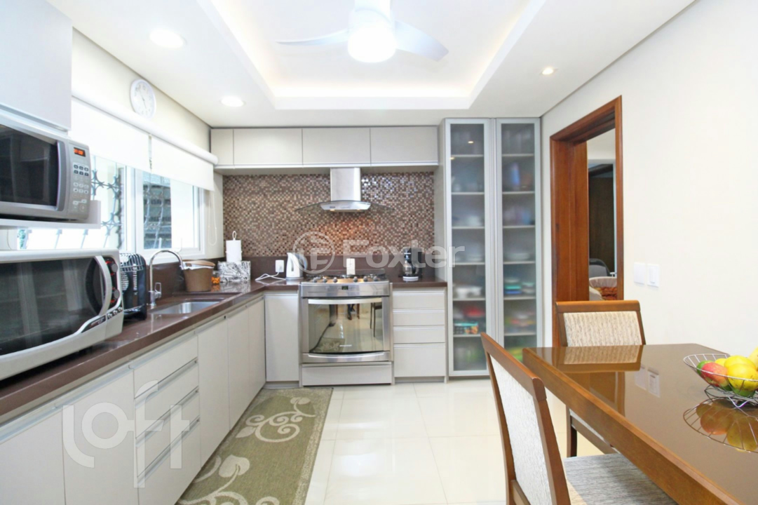 Casa à venda com 3 quartos, 245m² - Foto 1