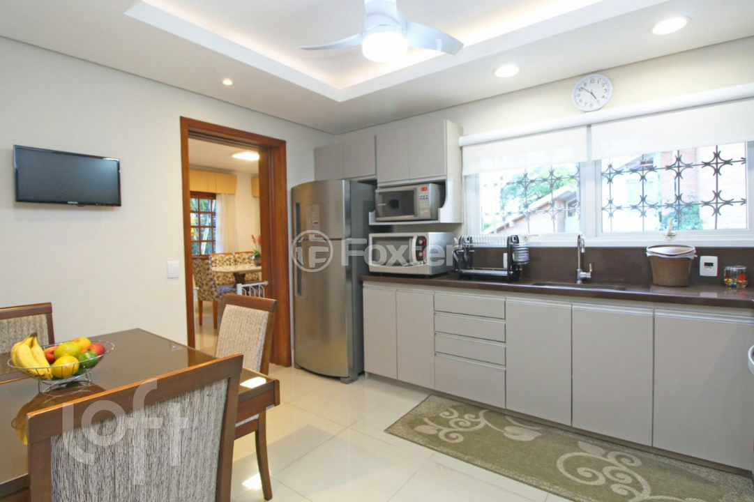 Casa à venda com 3 quartos, 245m² - Foto 2